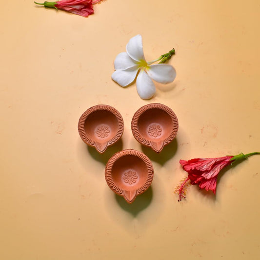 Santarms Mitti Diya for Diwali Decor for Pooja, Home Decoration & Gifts Diya for Home Diwali Festival Decoration, Diya for Laxmi Poojan Diya for Puja | Designer Diye | Mitti Ke Deepak Pair of 1