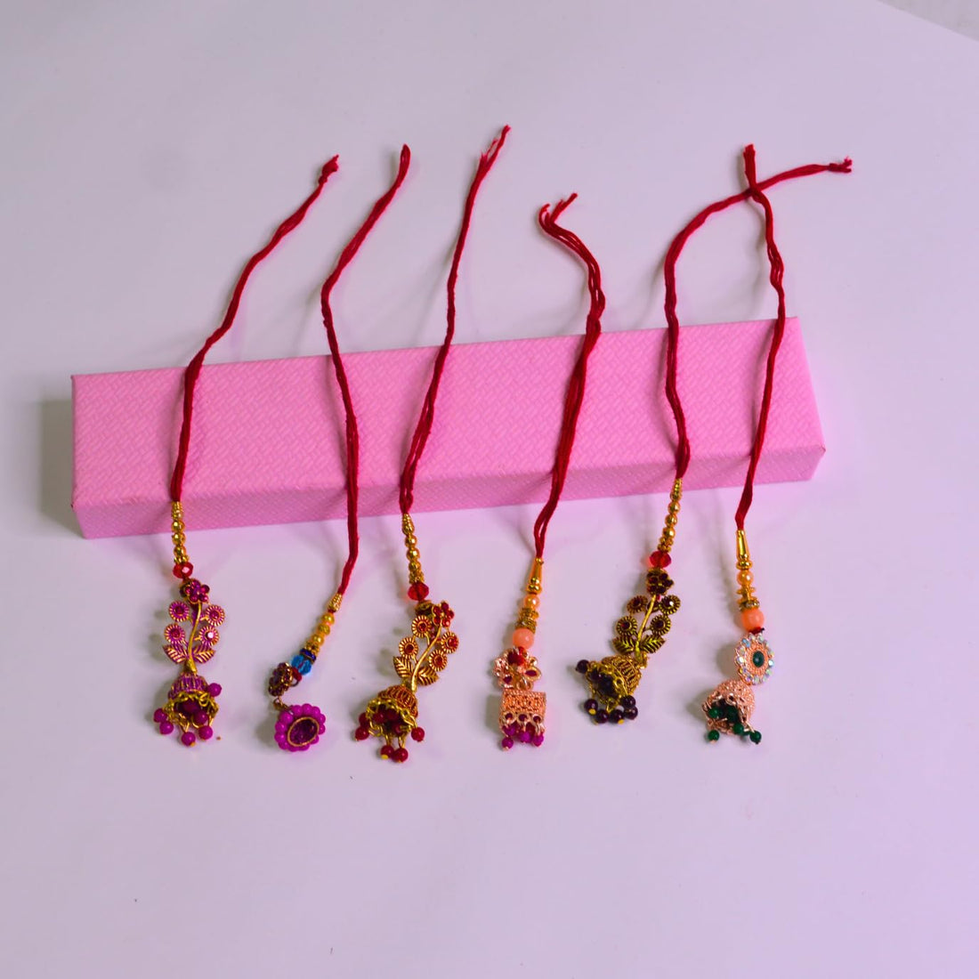 santarms Heartwarming Rakshabandhan Choose The Perfect Girls Rakhi For Your Brother Sister Pack Of 4 Kundan Work And Beads Rakhis Bhabhi With Free Mauli Chawal