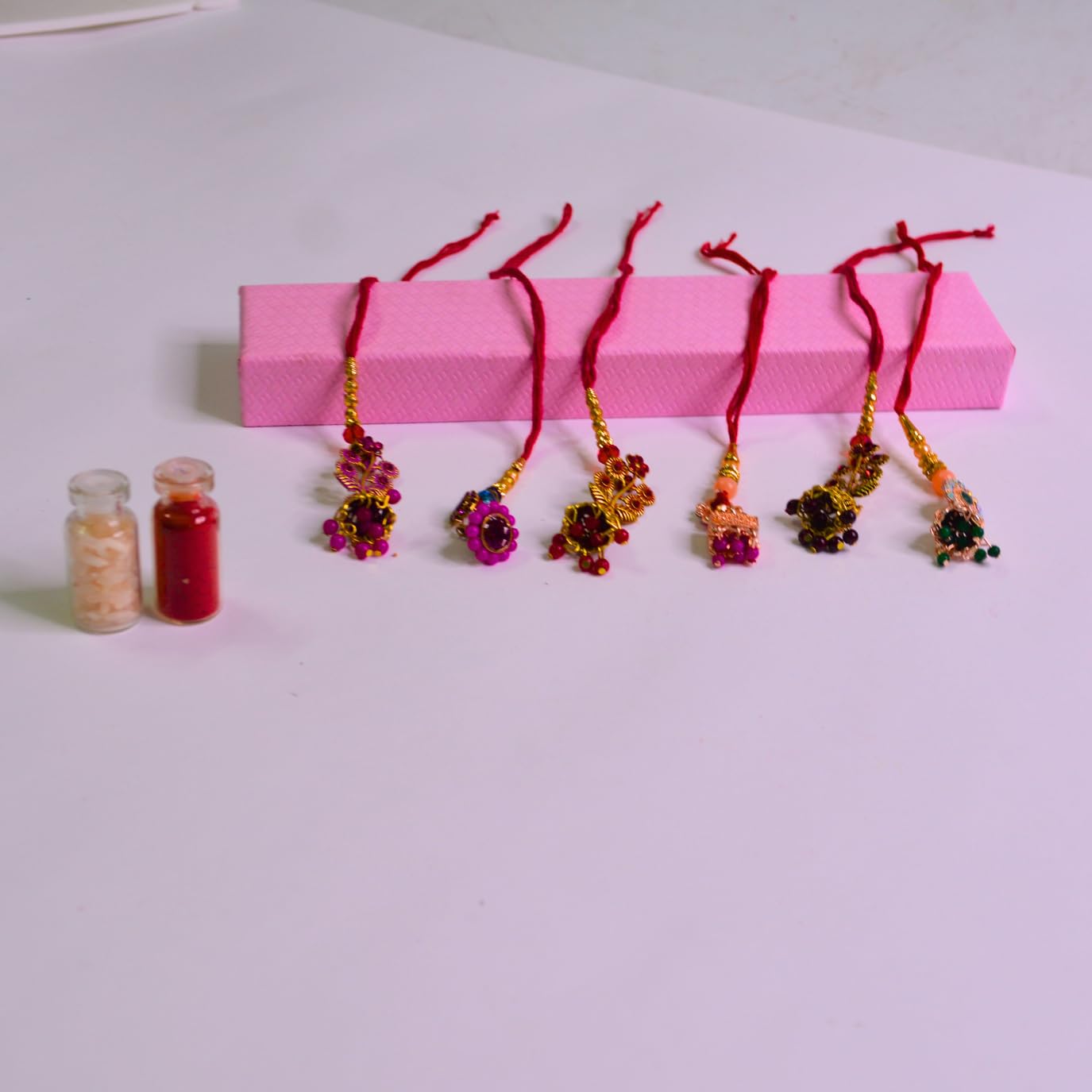 santarms Heartwarming Rakshabandhan Choose The Perfect Girls Rakhi For Your Brother Sister Pack Of 4 Kundan Work And Beads Rakhis Bhabhi With Free Mauli Chawal