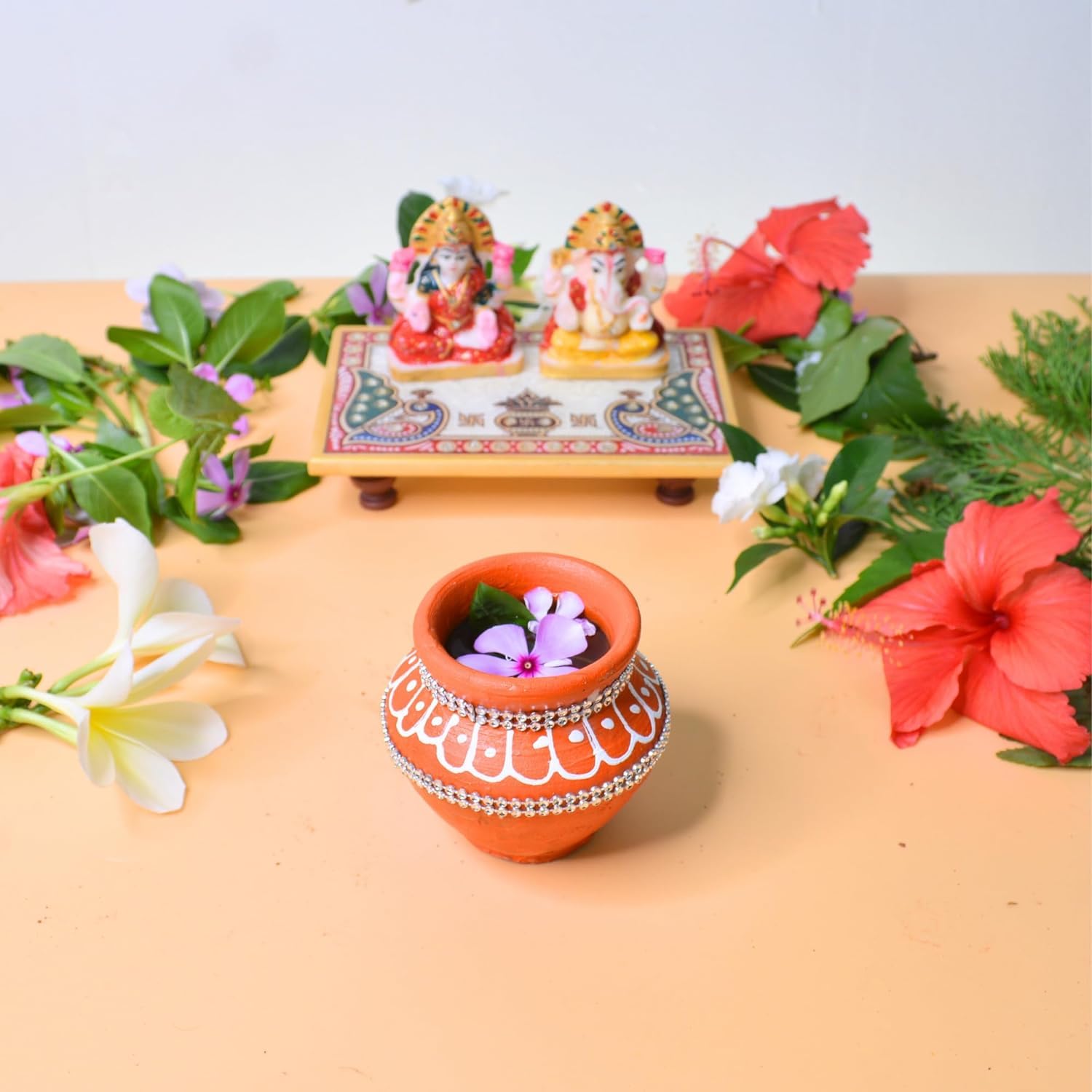 santarms Small Traditional Govardhan Pooja Matki Decoration Handcrafted Soil Matki for Govardhan Parvat Ritual Authentic Home Decor for Diwali and Festive Celebrations, Pack of 1 pcs