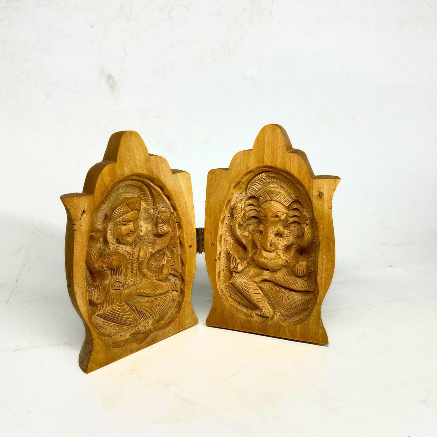 santarms Wooden Laxmi Ganesha Murti in Namaste Shape for Diwali Puja and Home Décor | Handcrafted Decorative Idols for Temple, Office, and Festive Gift – Pack of 1