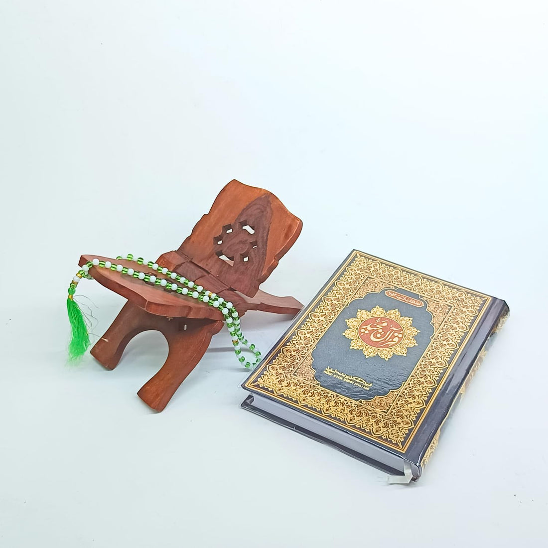 Santarms Premium Wooden Rehal Quran Stand with Islamic Art – Holy Book Holder with Decorative Crescent Moon Design – Home Décor for Ramadan, Eid, Prayer – Bookrest for Quran, Bible, Gita