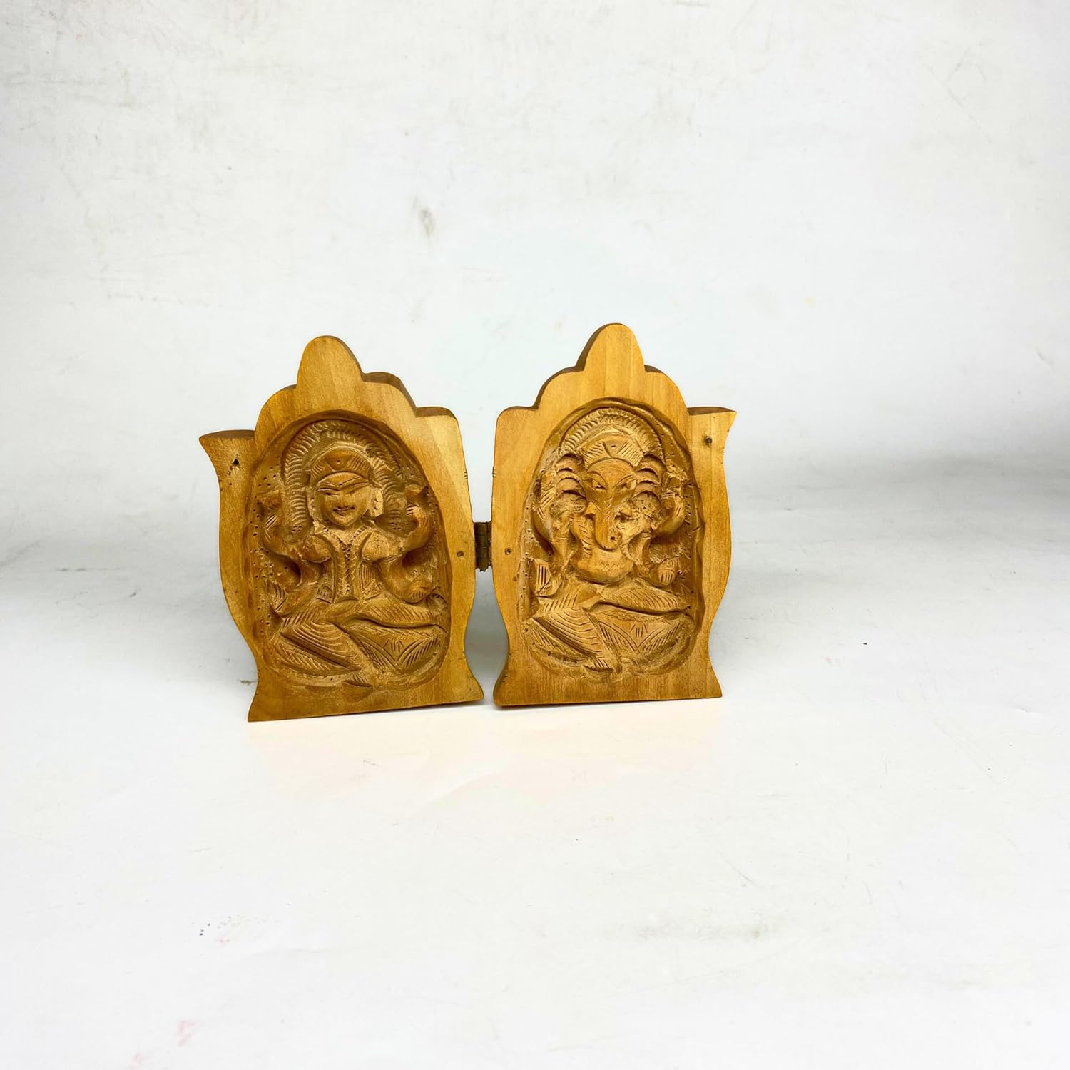 santarms Wooden Laxmi Ganesha Murti in Namaste Shape for Diwali Puja and Home Décor | Handcrafted Decorative Idols for Temple, Office, and Festive Gift – Pack of 1