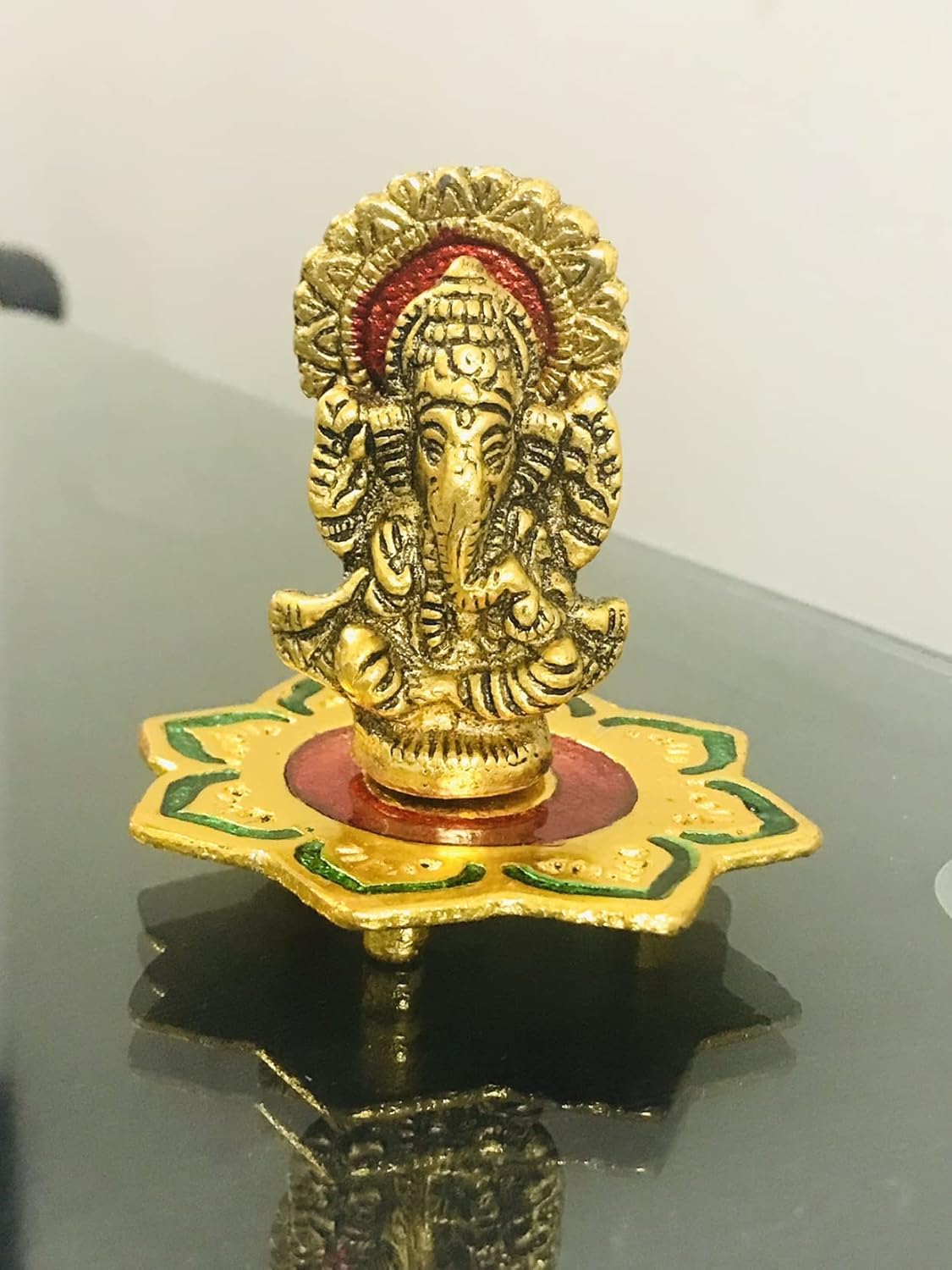 santarms Metal Ganesha Idol with Kamal Chowki, Siddhivinayak Murti Ji - Showpiece for Table Top Home Temple Lord Ganapathi, Ganesh Best Car Dashboard Gift Items Pooja Accessories, Pack of 1