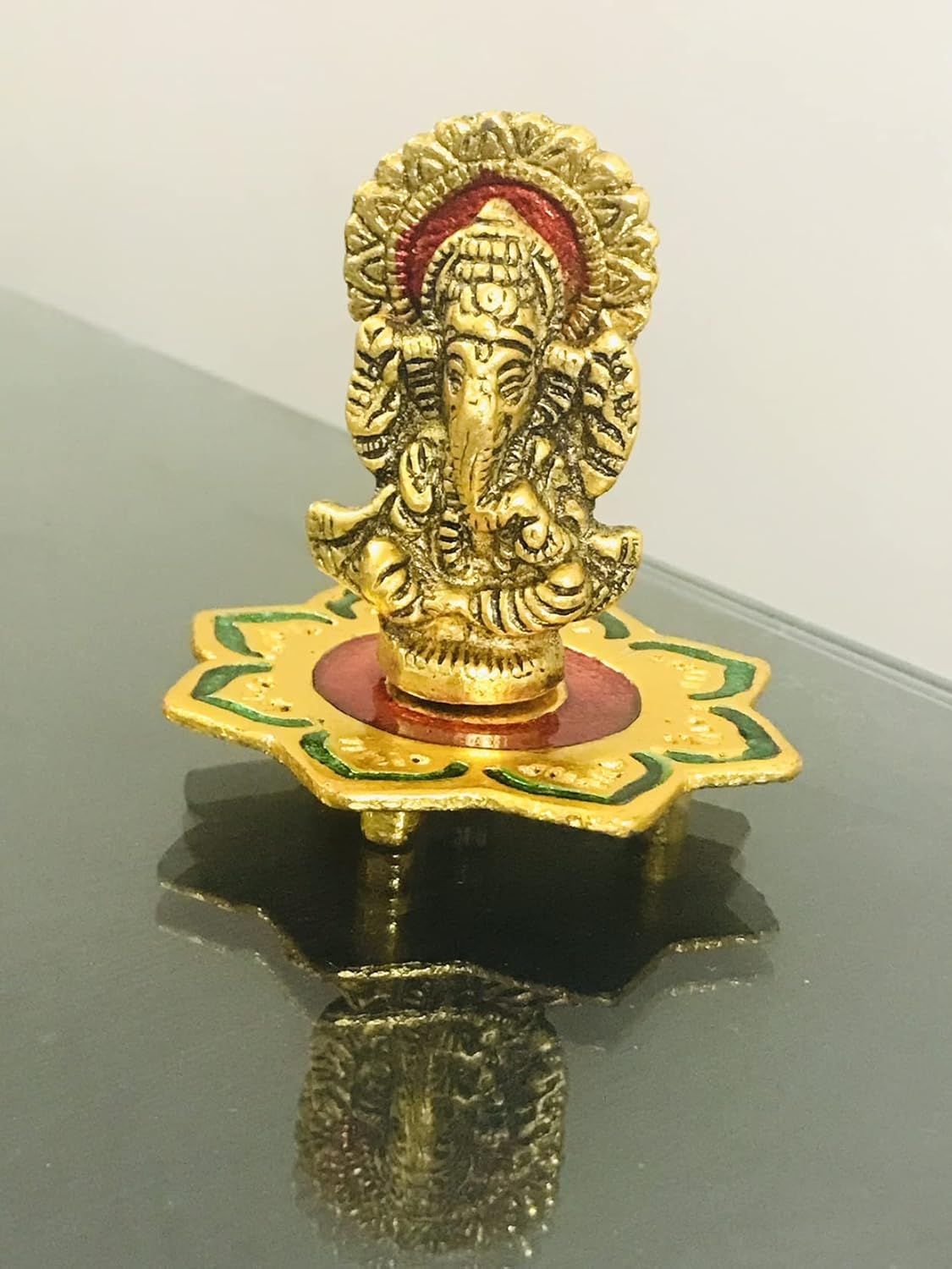 santarms Metal Ganesha Idol with Kamal Chowki, Siddhivinayak Murti Ji - Showpiece for Table Top Home Temple Lord Ganapathi, Ganesh Best Car Dashboard Gift Items Pooja Accessories, Pack of 1