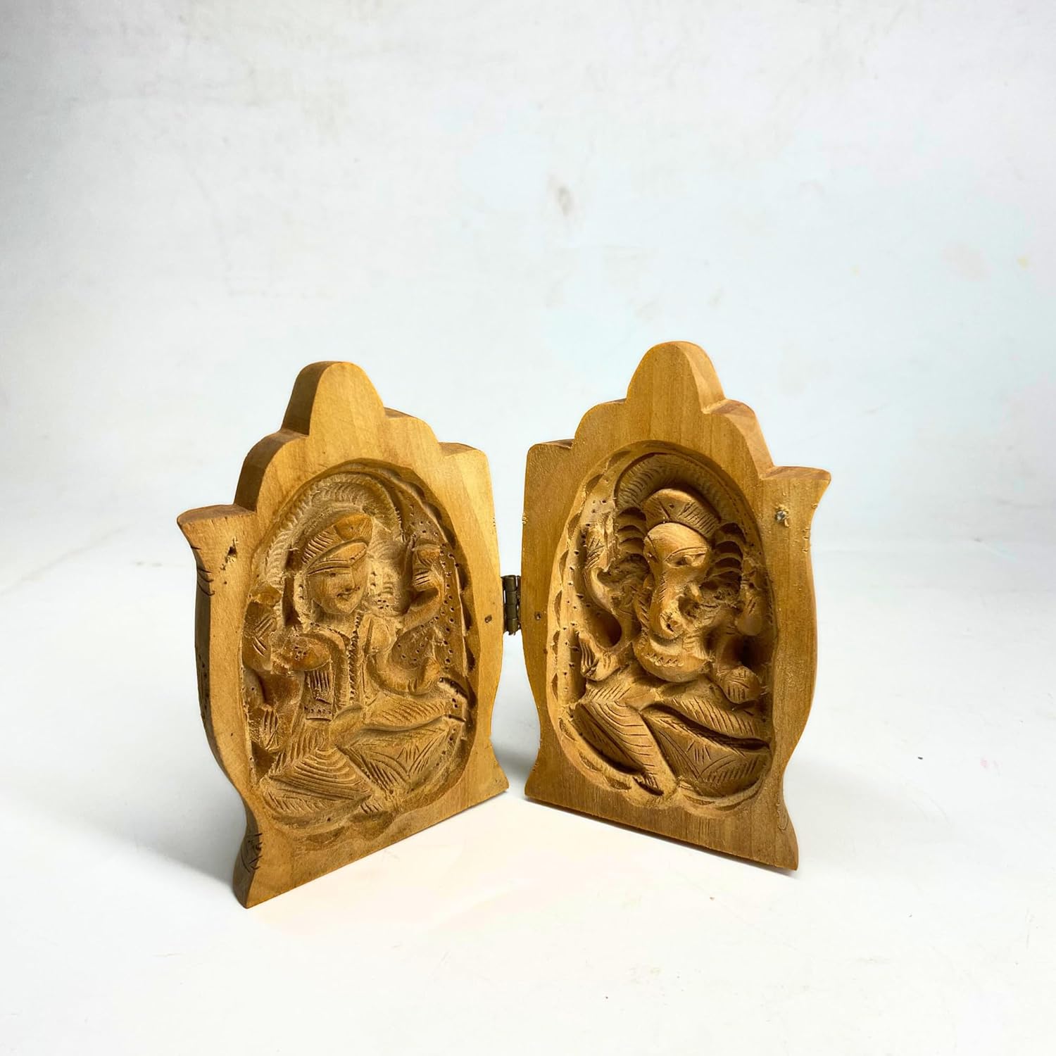 santarms Wooden Laxmi Ganesha Murti in Namaste Shape for Diwali Puja and Home Décor | Handcrafted Decorative Idols for Temple, Office, and Festive Gift – Pack of 1