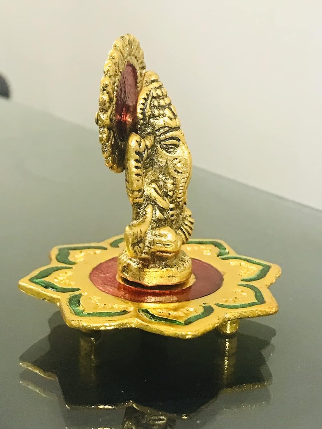 santarms Metal Ganesha Idol with Kamal Chowki, Siddhivinayak Murti Ji - Showpiece for Table Top Home Temple Lord Ganapathi, Ganesh Best Car Dashboard Gift Items Pooja Accessories, Pack of 1