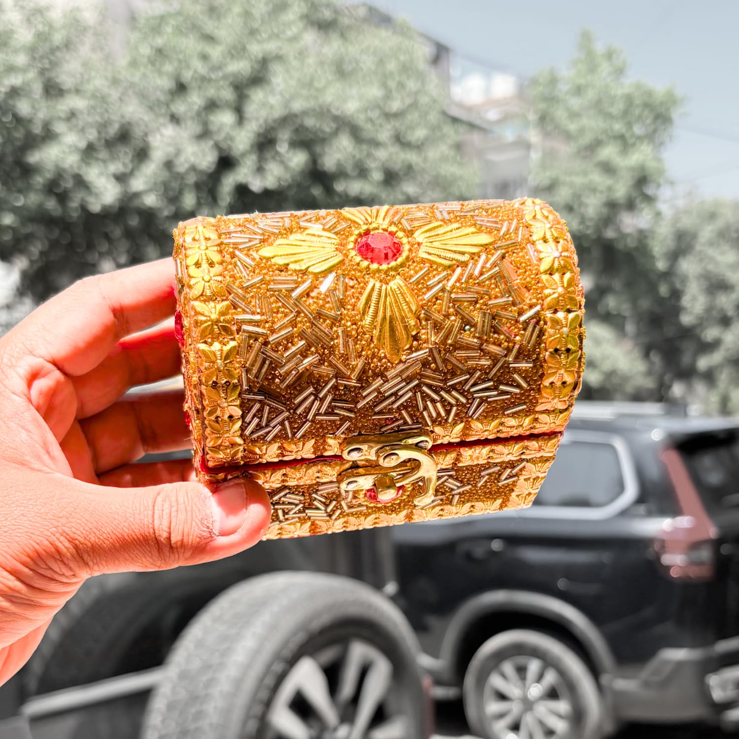 santarms Golden Jewelry Gift Box – 1 pcs Small Elegant Vanity Box for Earrings, Watches & Accessories