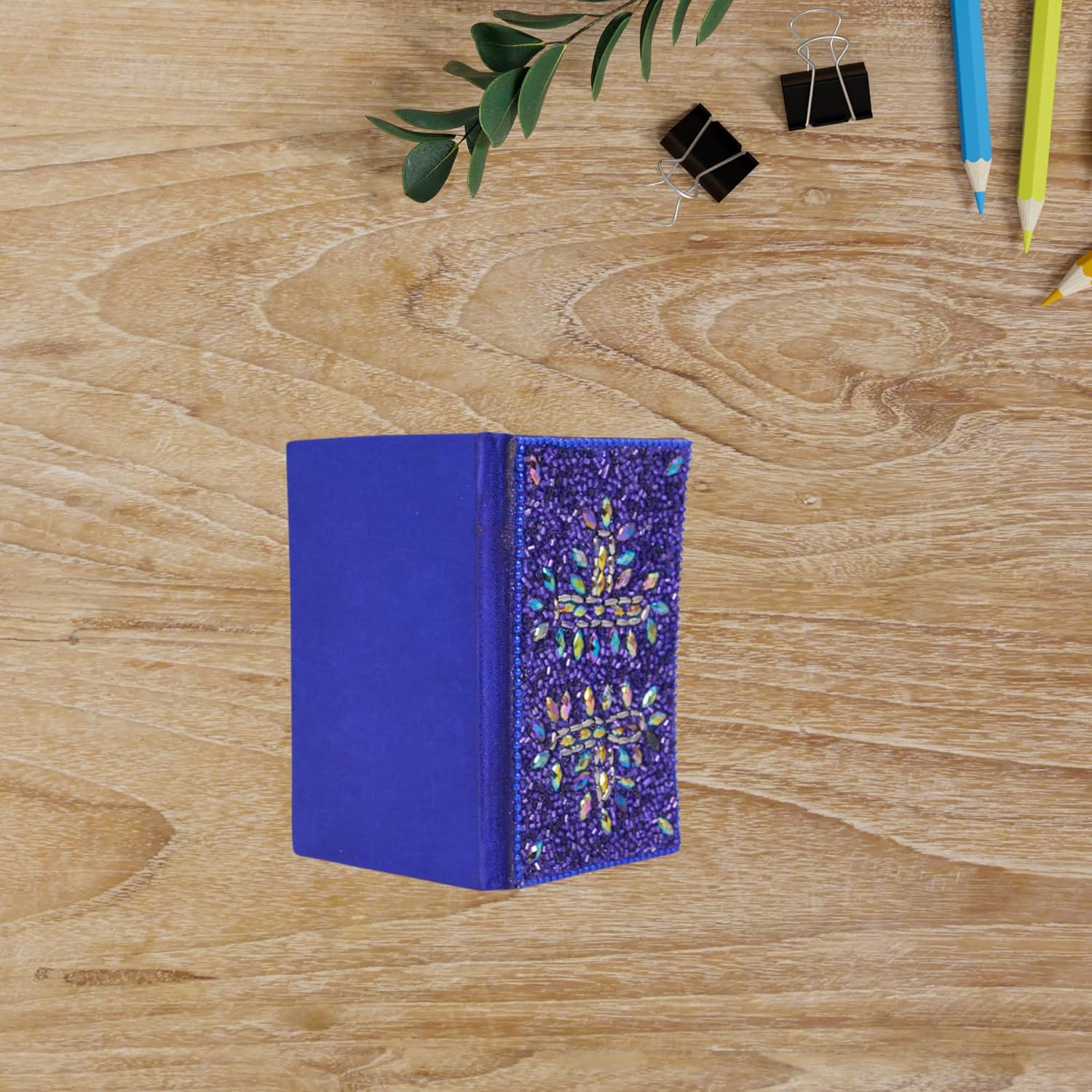 santarms Large Size Diary: Organize Your Thoughts with Style