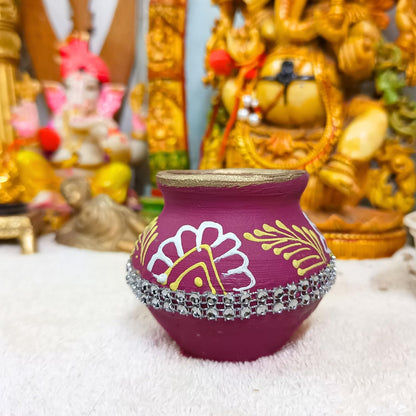 santarms Small Traditional Govardhan Pooja Matki Decoration Handcrafted Soil Matki for Govardhan Parvat Ritual Authentic Home Decor for Diwali and Festive Celebrations, Pack of 1 pcs
